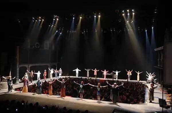 新媒体时代掀起的视觉革命，看如何打造多元化舞台效果