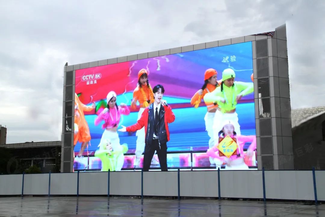 出道即网红!强力巨彩1410㎡户外裸眼3D巨屏 让你大开眼界! 出道即网红!强力巨彩1410㎡户外裸眼3D巨屏 让你大开眼界!