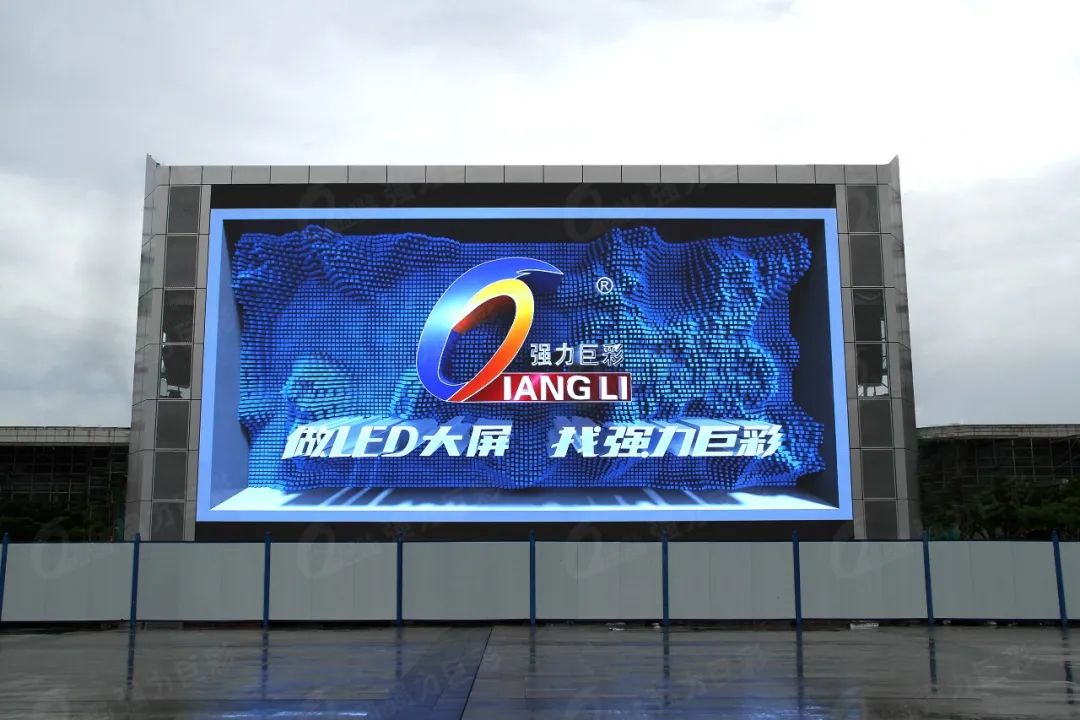 出道即网红!强力巨彩1410㎡户外裸眼3D巨屏 让你大开眼界! 出道即网红!强力巨彩1410㎡户外裸眼3D巨屏 让你大开眼界!