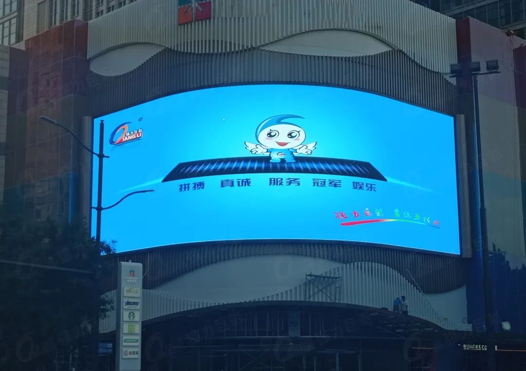 出道即网红!强力巨彩1410㎡户外裸眼3D巨屏 让你大开眼界! 出道即网红!强力巨彩1410㎡户外裸眼3D巨屏 让你大开眼界!