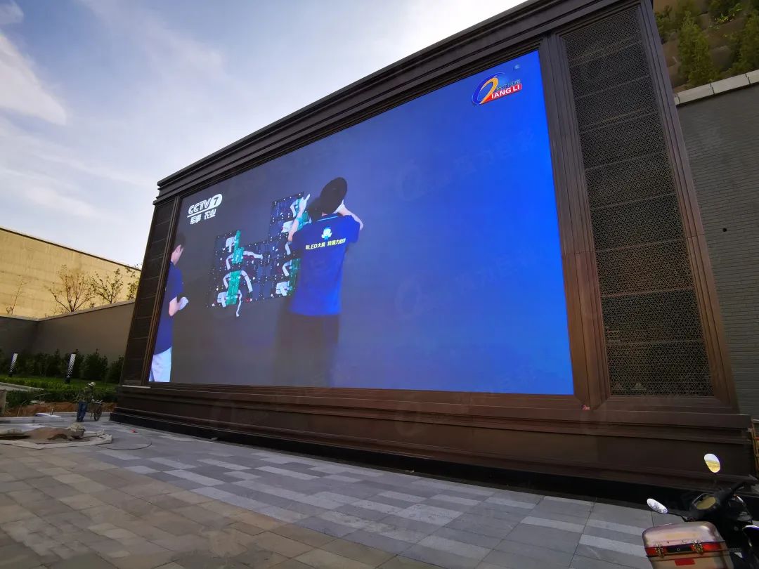 出道即网红!强力巨彩1410㎡户外裸眼3D巨屏 让你大开眼界! 出道即网红!强力巨彩1410㎡户外裸眼3D巨屏 让你大开眼界!